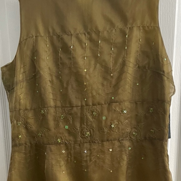 NWT green lined dress with intricate designs and beading, size 12. - Picture 2 of 6